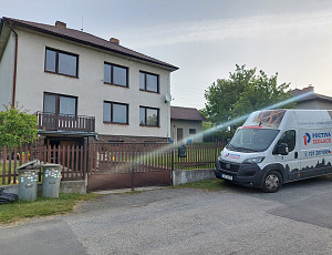 Zateplení stropu zděného rodinného domu pomocí foukané izolace